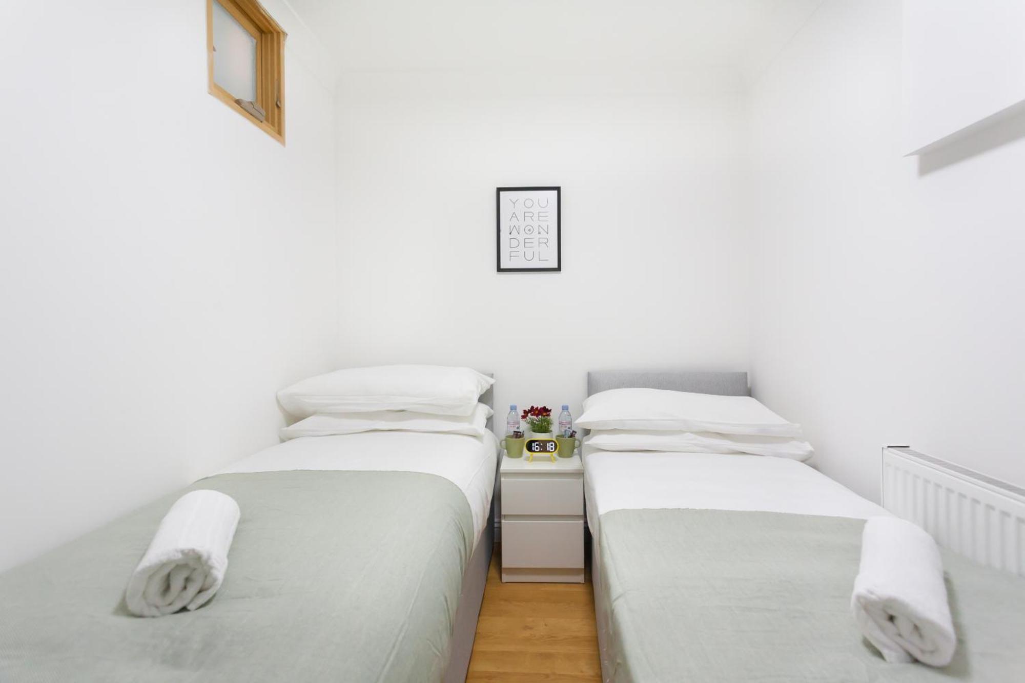 ลอนดอนควีนส์ยูโรสตาร์ - คิงส์ครอส Hotel ภายนอก รูปภาพ